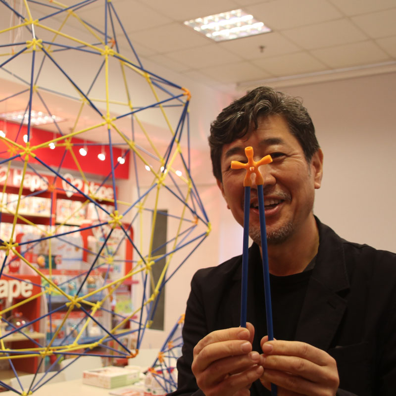 Odkrywanie nowych możliwości zabawek bambusowych – warsztat Flexistix Hape 2019 z uczestnikami z Japonii 
